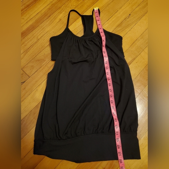 Lululemon No Limit tank. 2 in 1 tank with built in bra. Black. Size 6. - Picture 8 of 10
